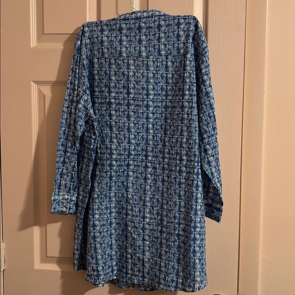 Chic Blue Patterned Long Sleeve Dress - Picture 2 of 3